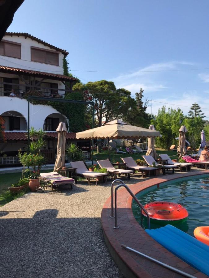 Oasis Aparthotel Skiathos Town Exterior photo